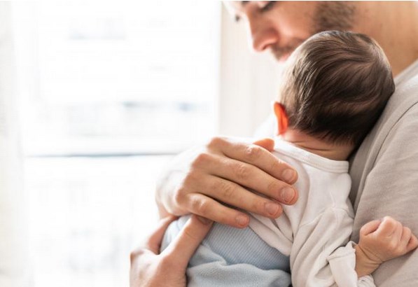 男性育休いつから